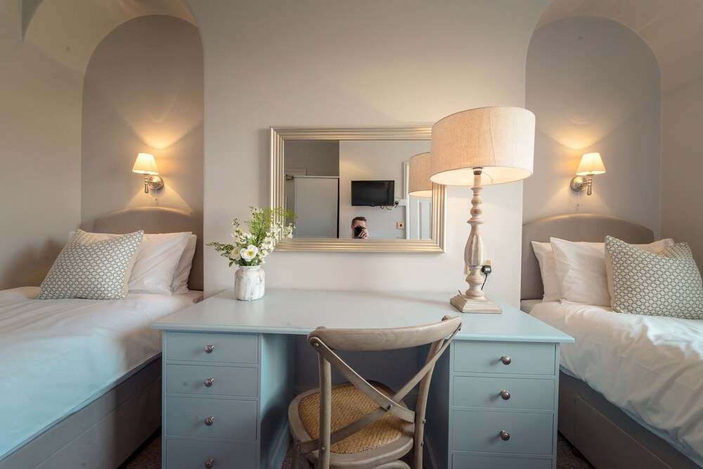 Anabelles Guest House 38/46