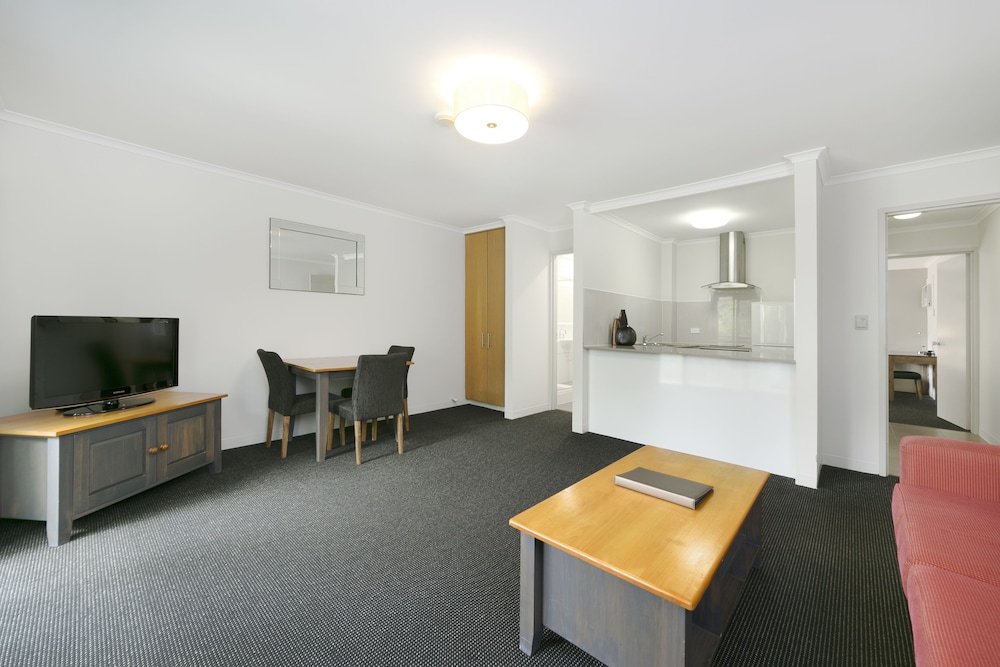 Mt Ommaney Hotel Apartments 9/21