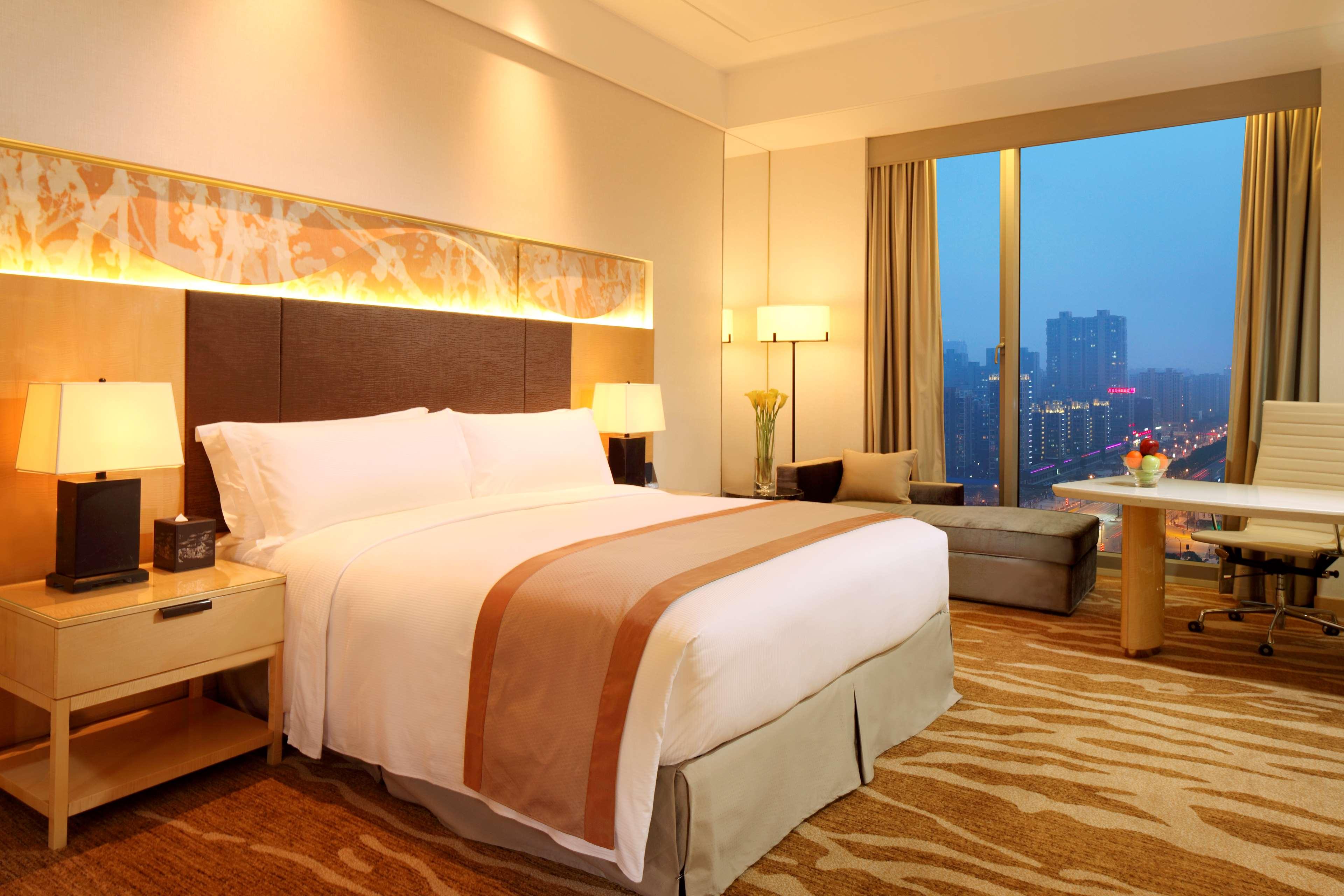 EXECUTIVE, KING BED, LOUNGE ACCESS
