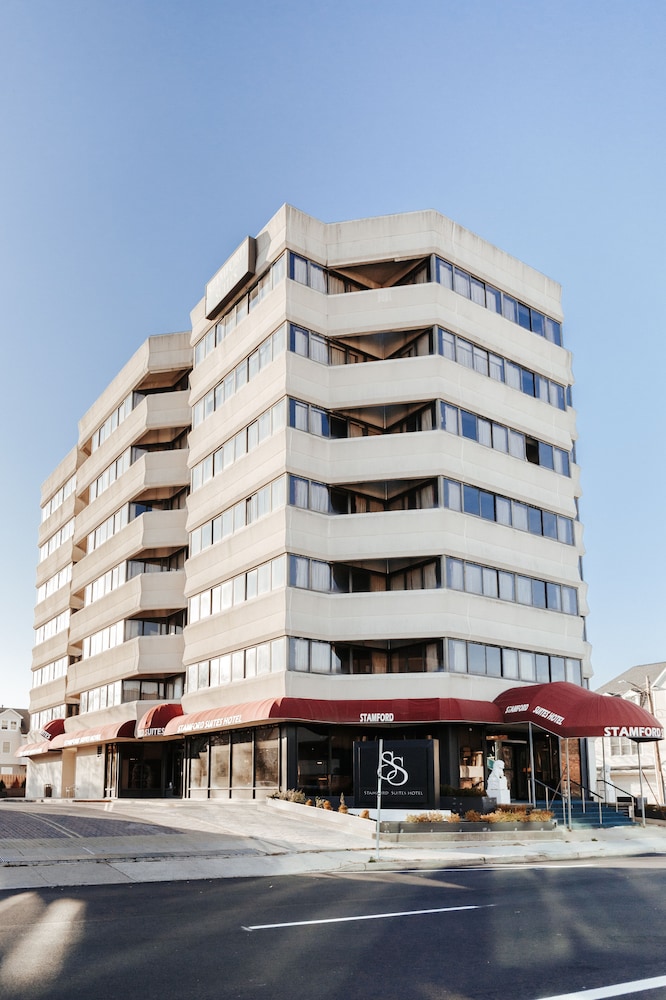 Stamford Suites Hotel 40/43