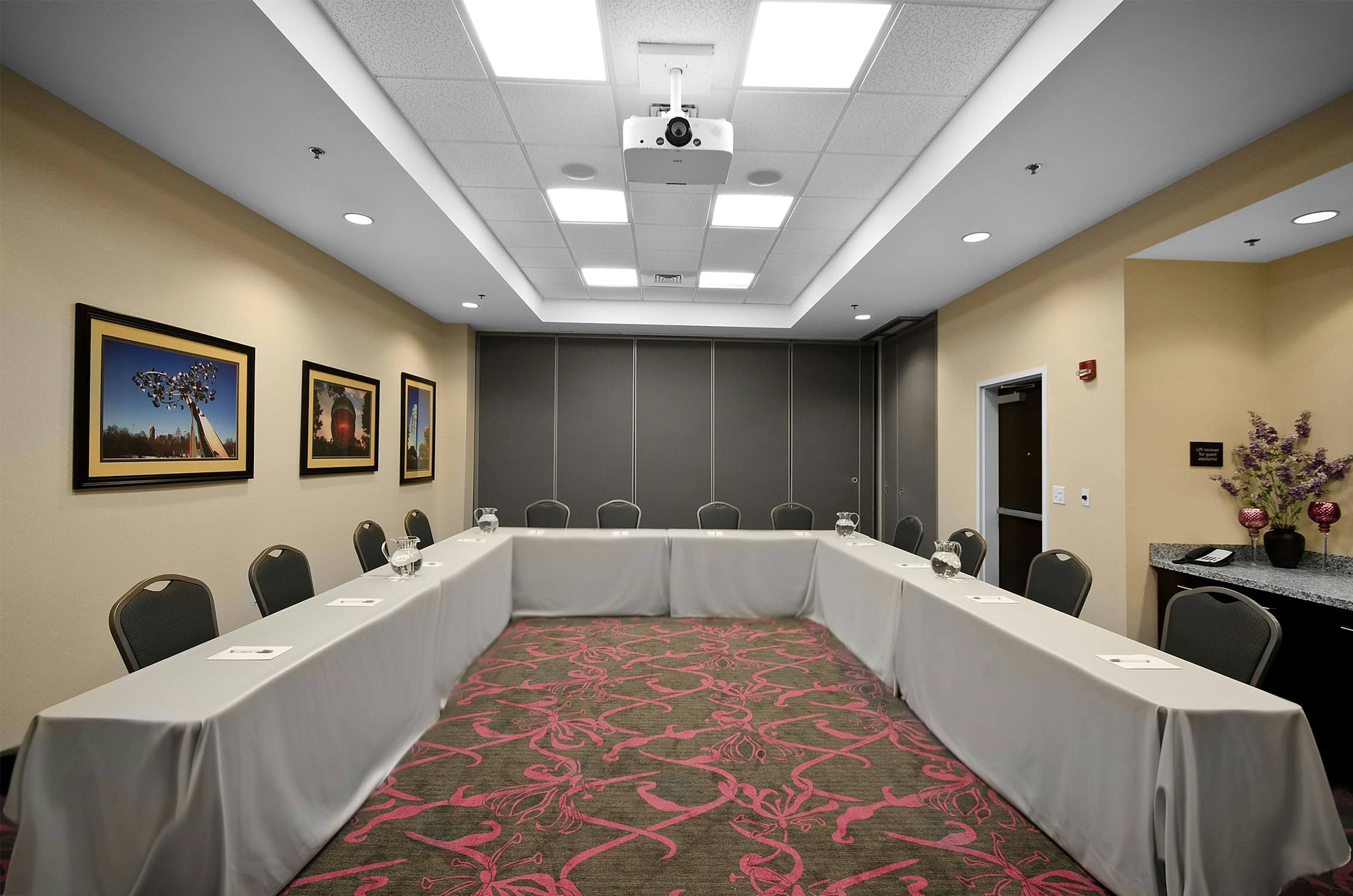 Hampton Inn and Suites Raleigh Downtown 73/75