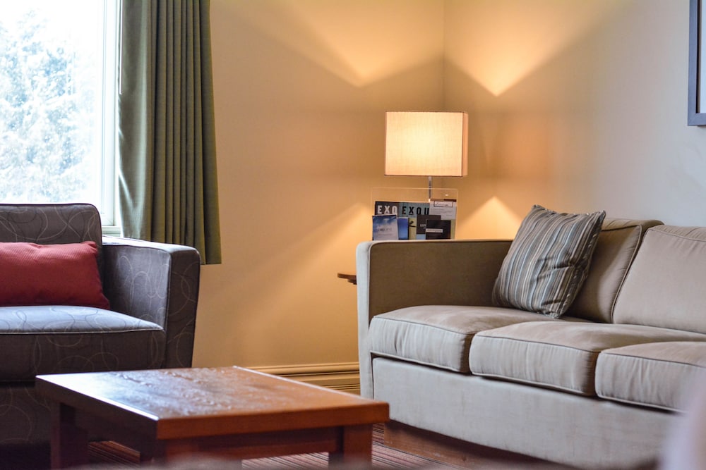 ESTRIMONT SUITES & SPA 36/61