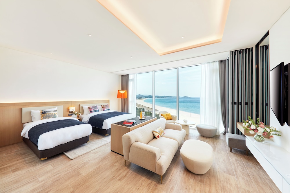 Deluxe, Suite, 1 Double and 1 Single Bed, Ocean or Ocean View