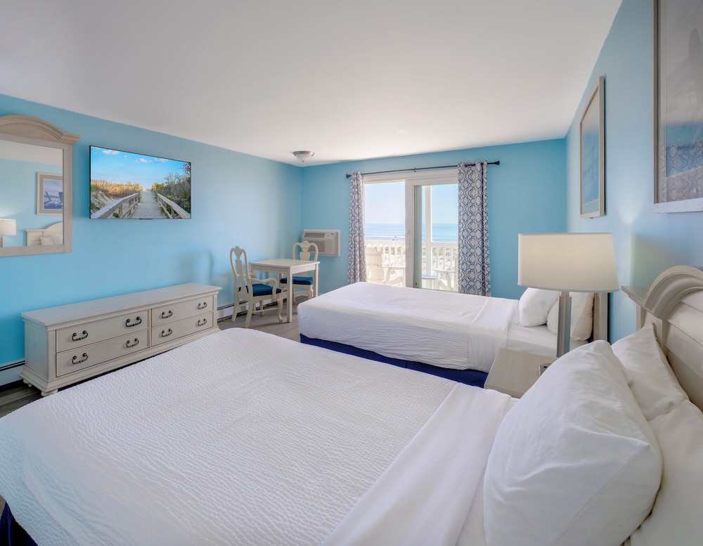 Drifting Sands Oceanfront Hotel 21/70
