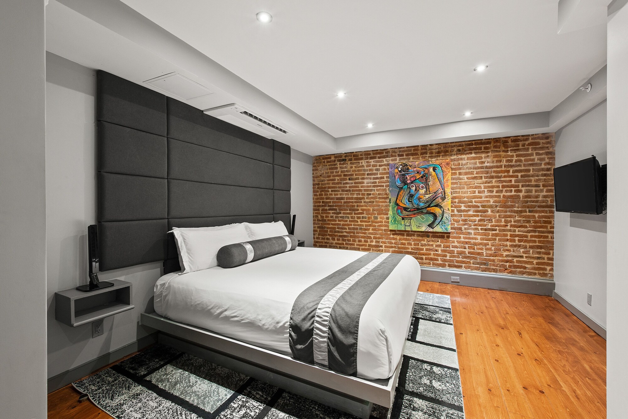 4 BEDROOMS, PREMIUM, SUITE, POOL ACCESS