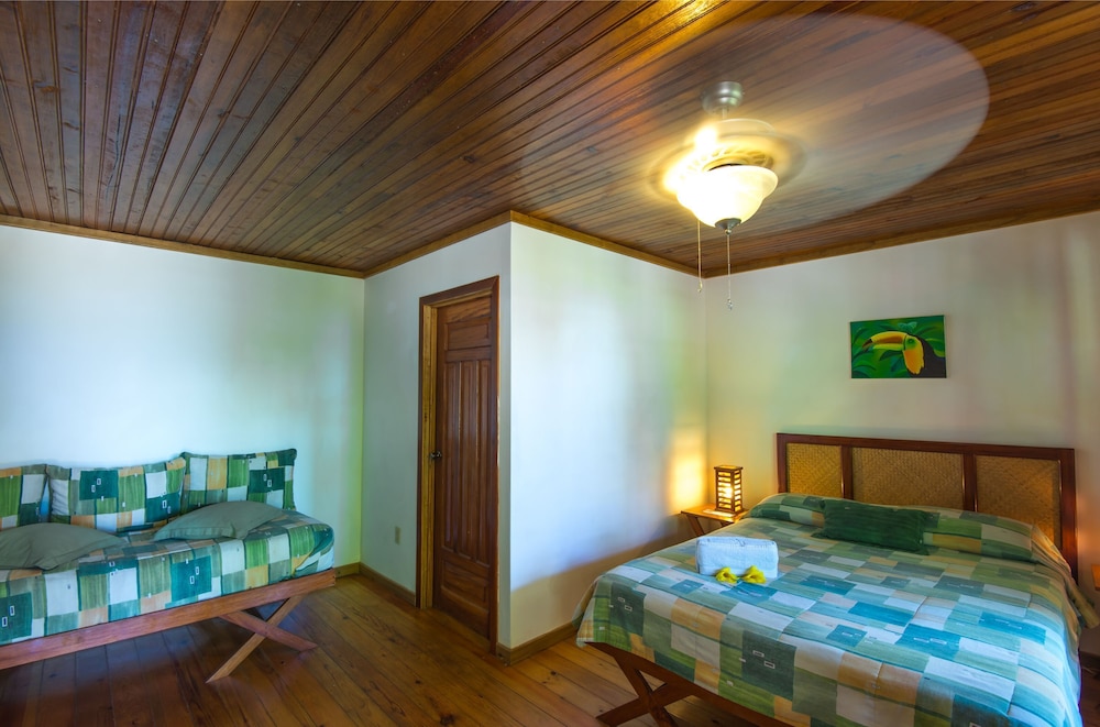 Las Rocas Resort And Dive Center 33/63