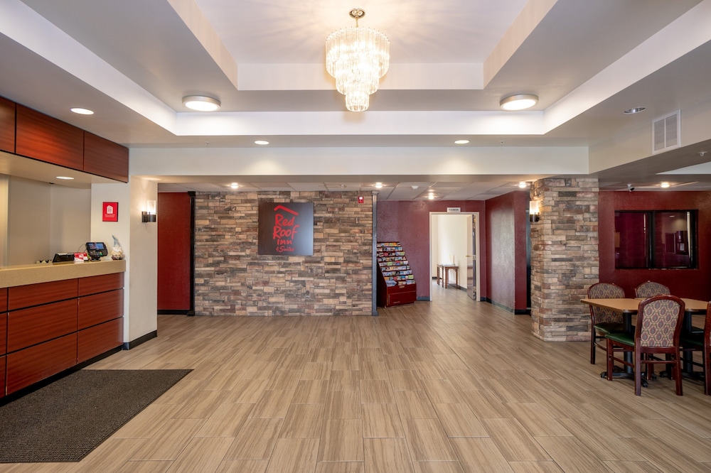 Red Roof Inn and Suites Indianapolis Airport 12/46