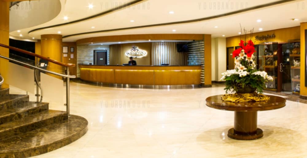 GRAND PASUNDAN CONVENTION HOTEL 4/65