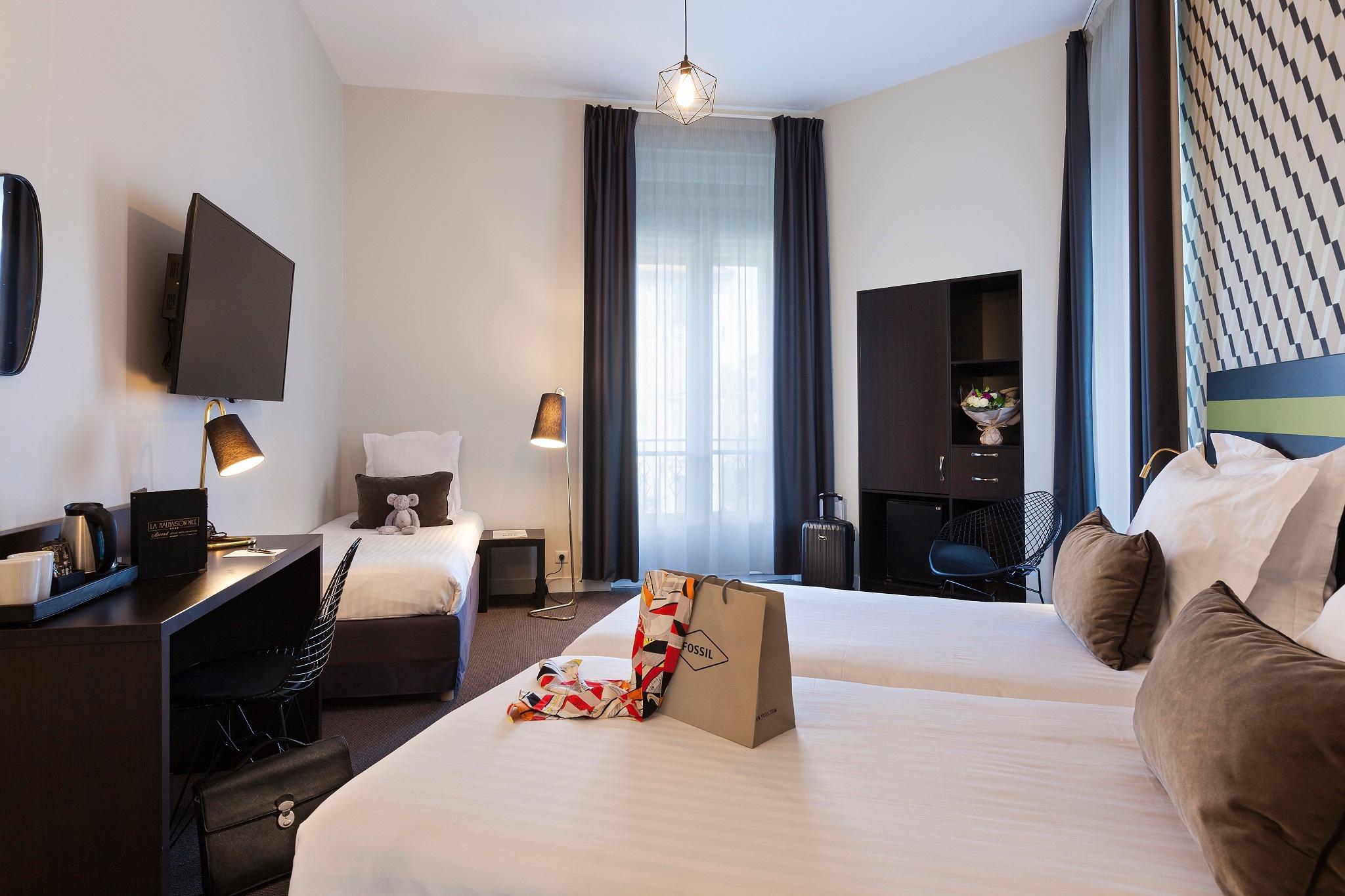Room, Triple