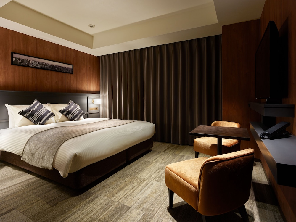 STANDARD, QUEEN BED