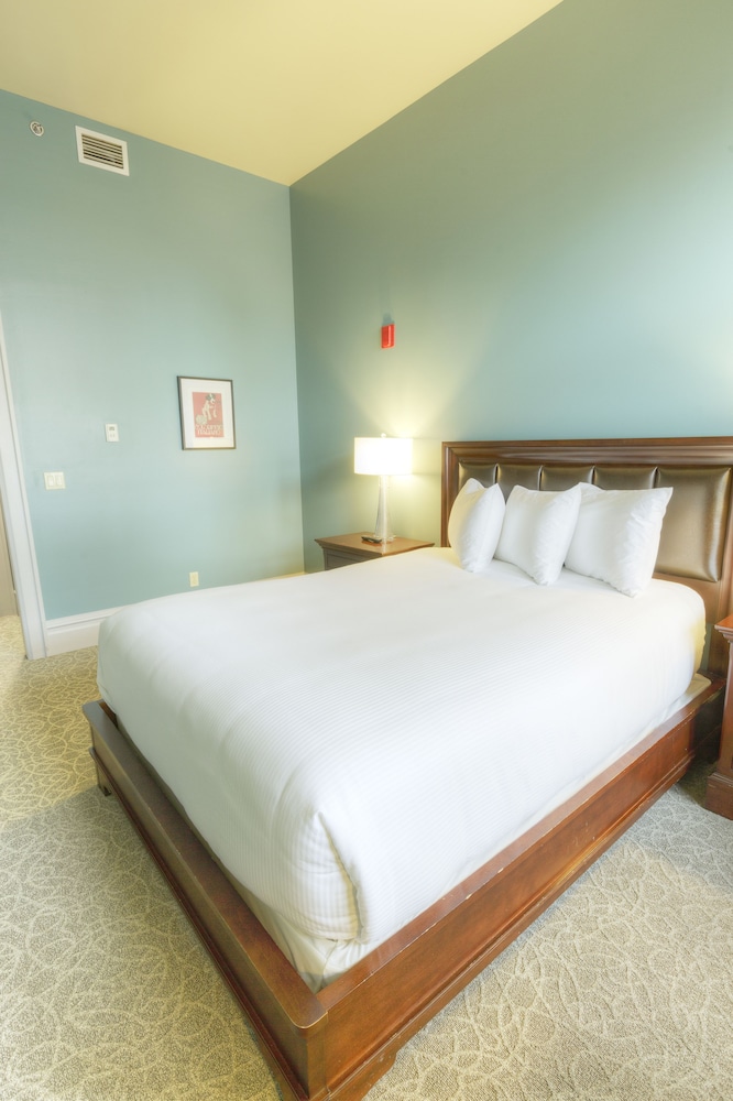 Montvale Hotel 13/71