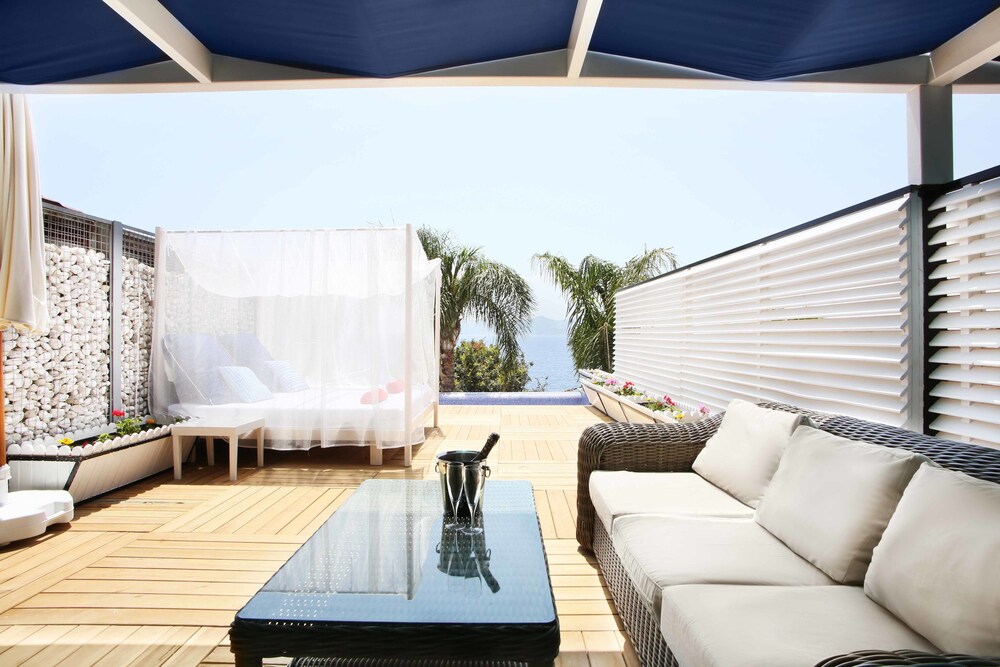 Nur Beach Hotel 27/41