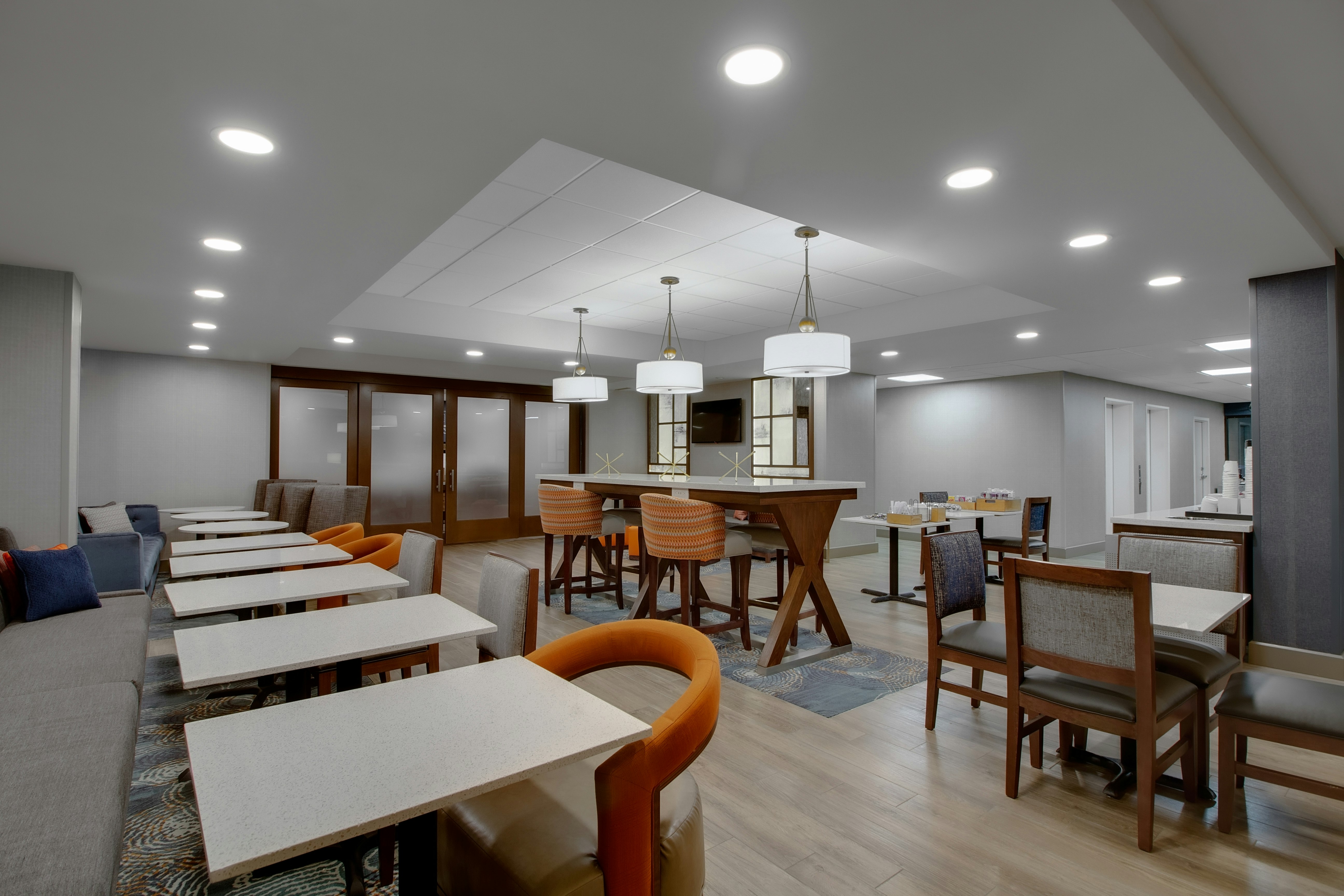 Hampton Inn Birmingham Colonnade 280 22/32