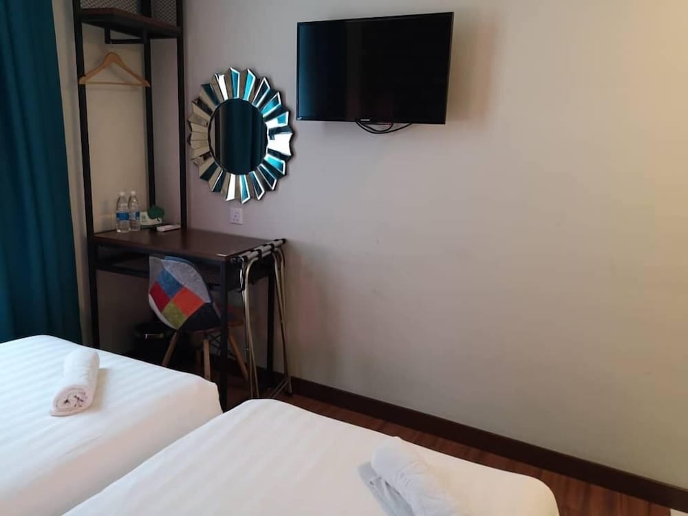W Hotel Cemerlang 14/37