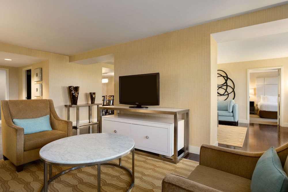 Embassy Suites by Hilton Boston Waltham 43/66