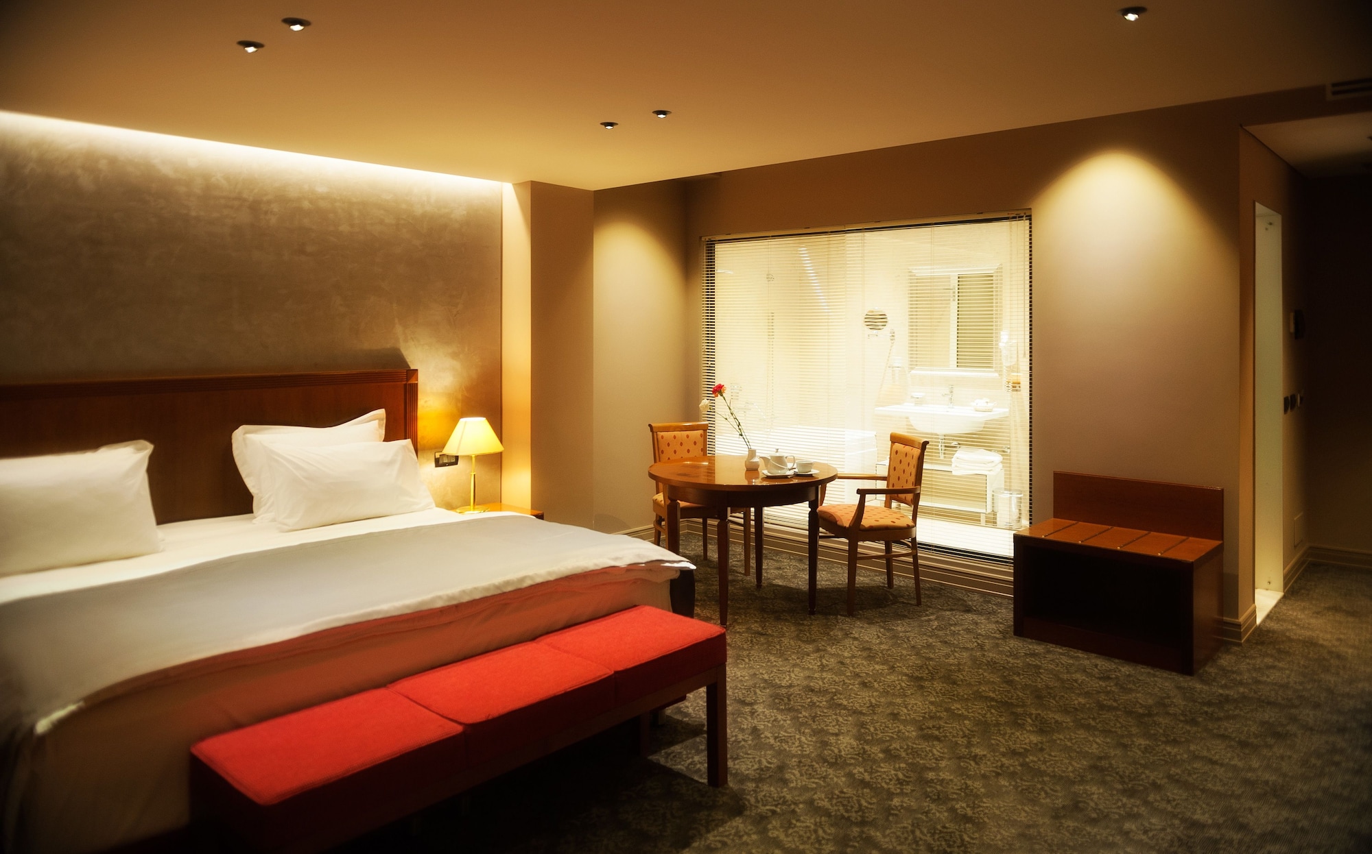 DELUXE, DOUBLE BED