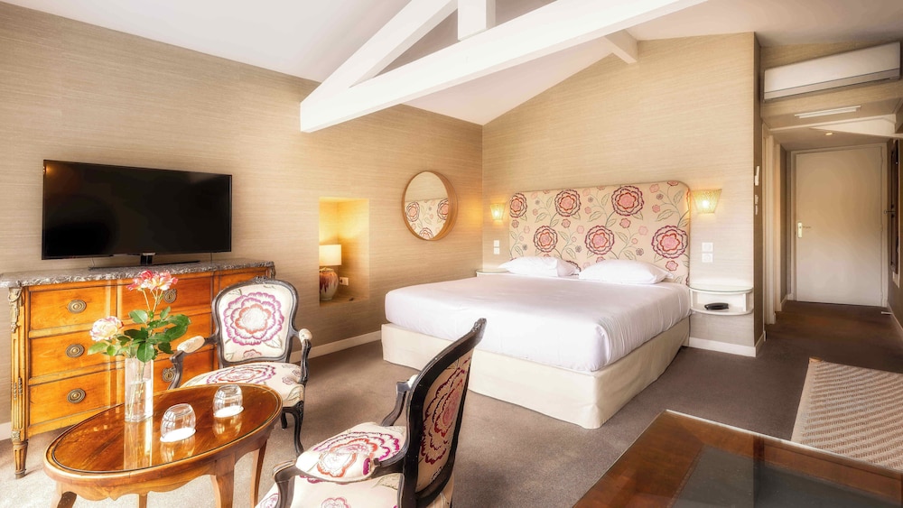 Relais and Chateaux Hotel La Reserve 15/37