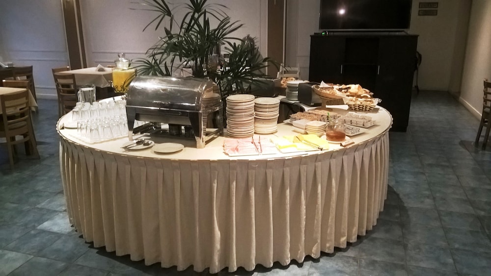 Julio Cesar Hotel 12/36