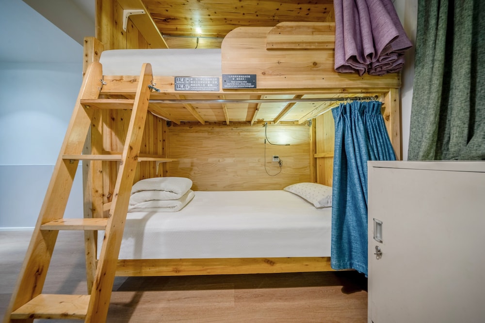 MIXED DORM, TRADITIONAL