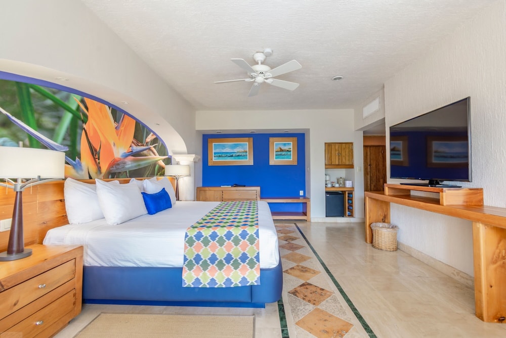 STANDARD, KING BED, BAY VIEW