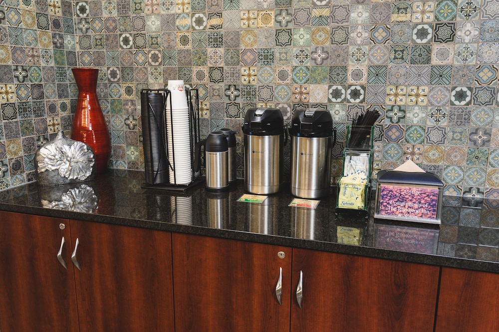 Redwood Inn Suites Grande Prairie 31/61