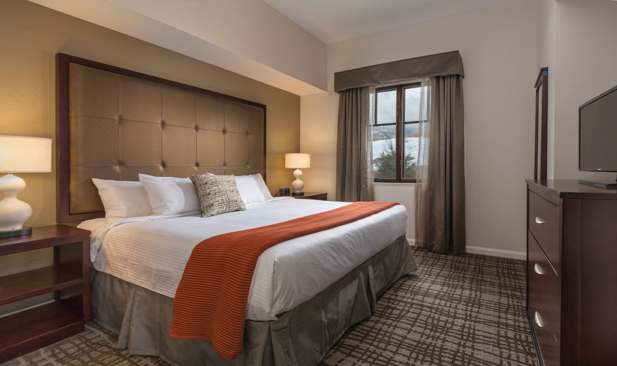 1 BEDROOM, SUITE