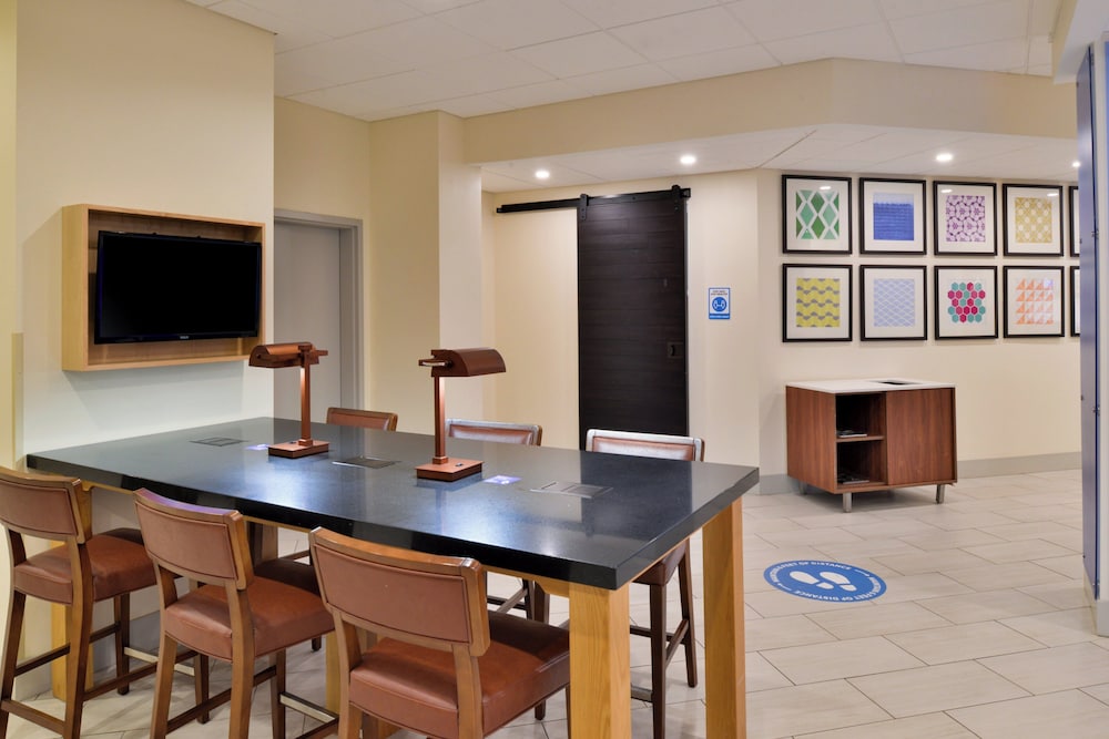 Holiday Inn Express Blowing Rock South 35/50
