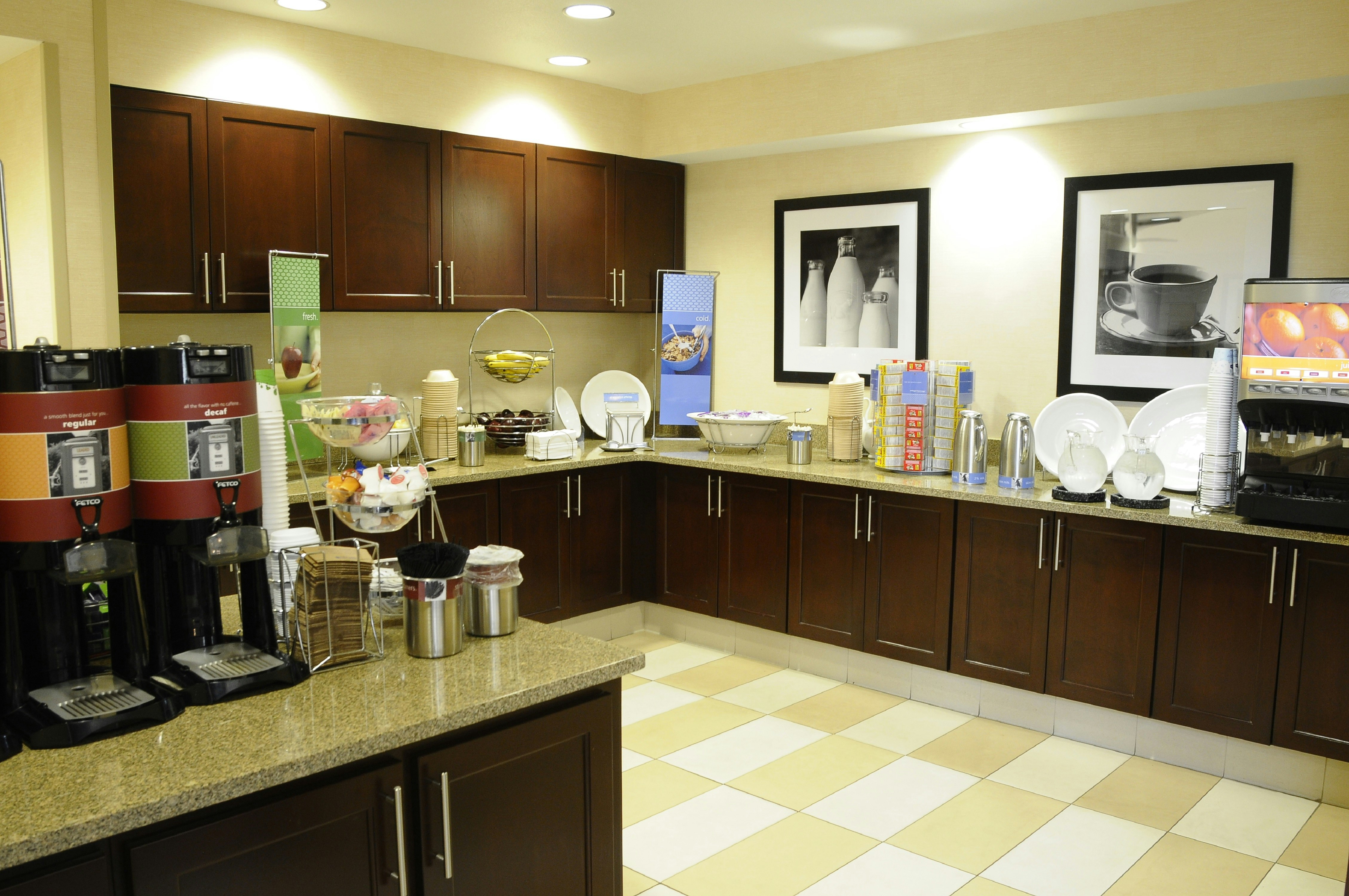 Hampton Inn Suites Redding Ca 38/55