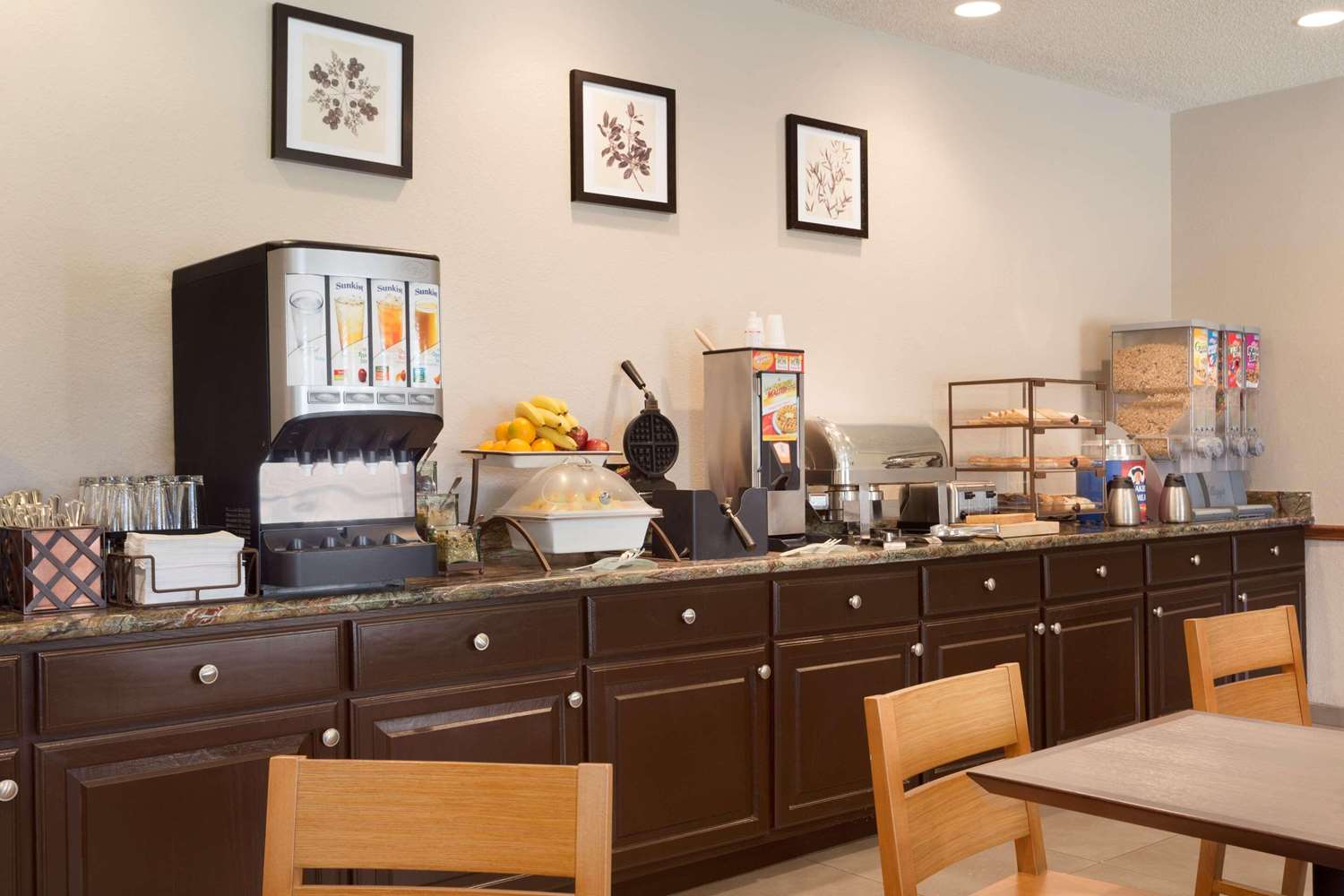 Country Inn & Suites By Radisson, Norman Near University 16/25