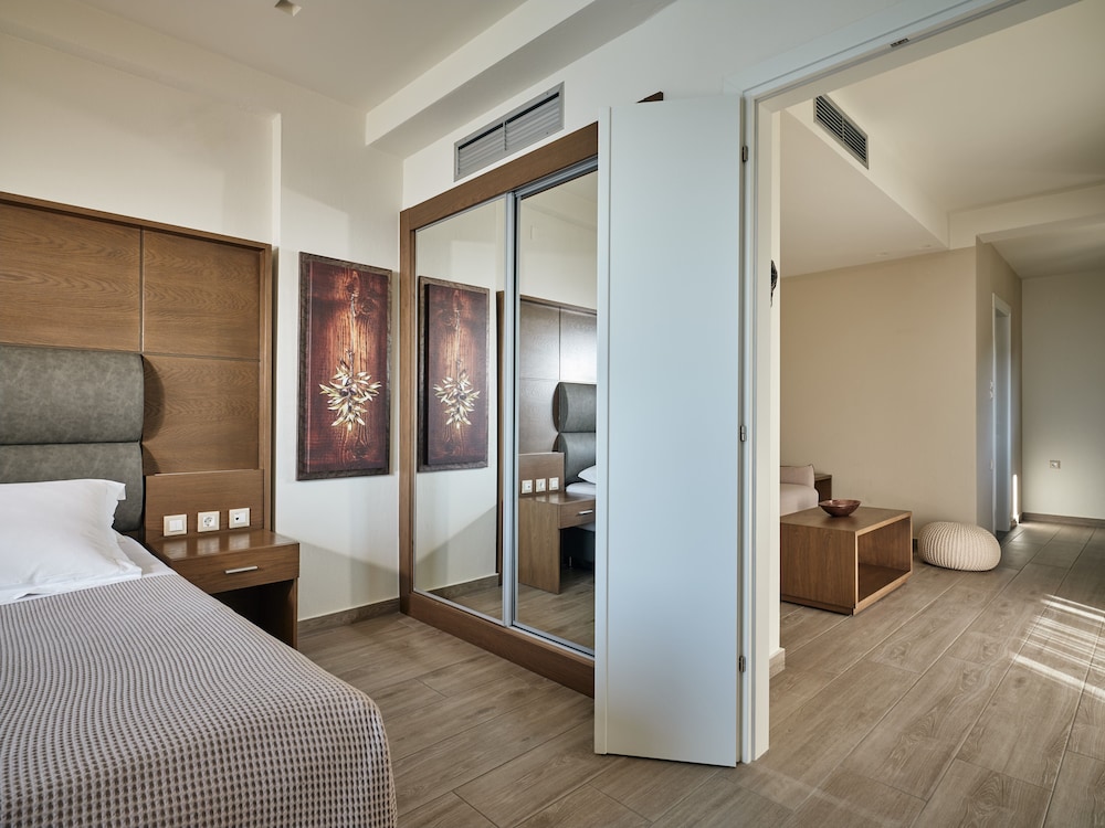 Prima Vista Beachfront Boutique Hotel 14/60