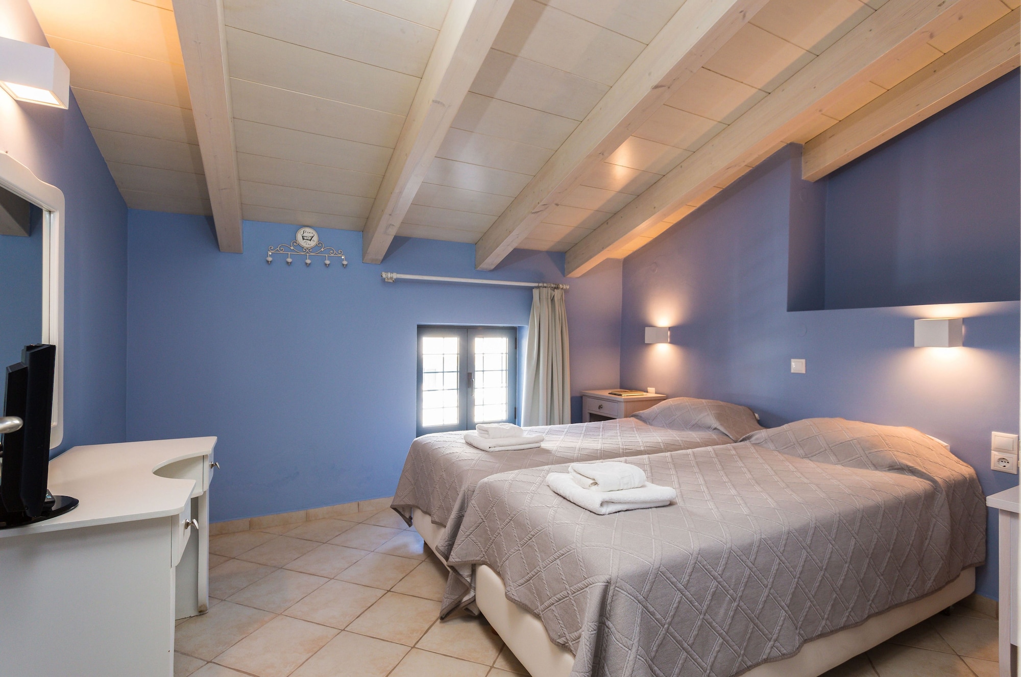 2 Bedrooms, Suite