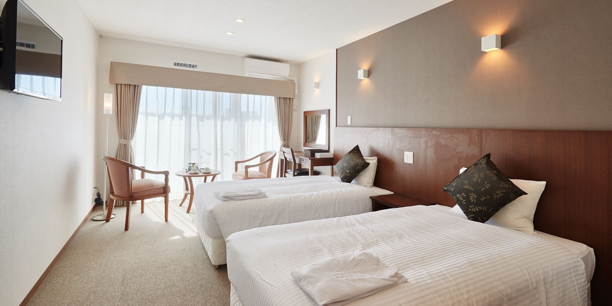 ROOM ASSIGNED ON ARRIVAL, TWIN BEDS