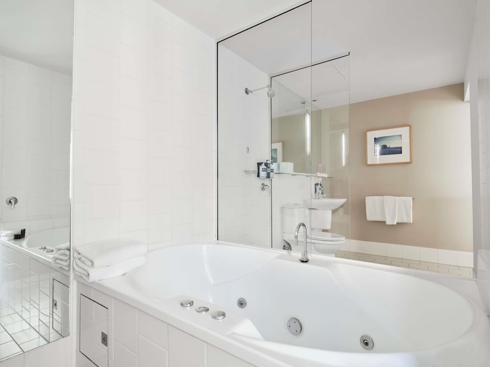 Novotel St Kilda 49/49