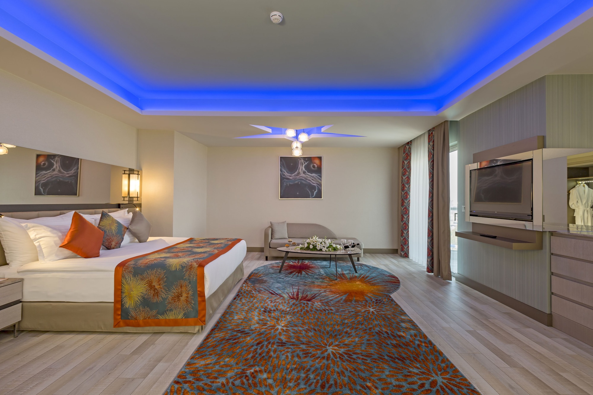 DELUXE SUITE