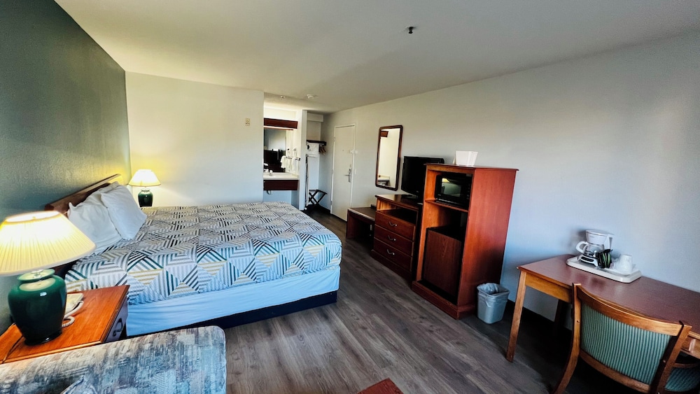 STANDARD, KING BED, ACCESSIBLE