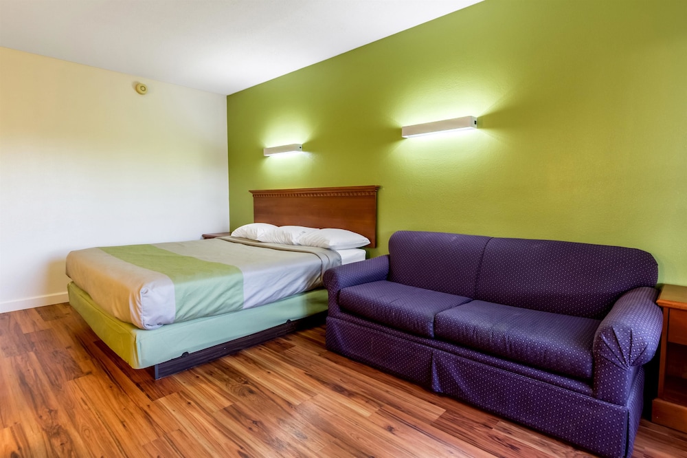 Motel6 Springfield, OH 24/60