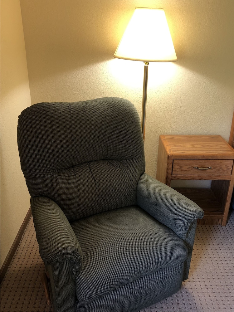 Days Inn By Wyndham Iron Mountain 30/36