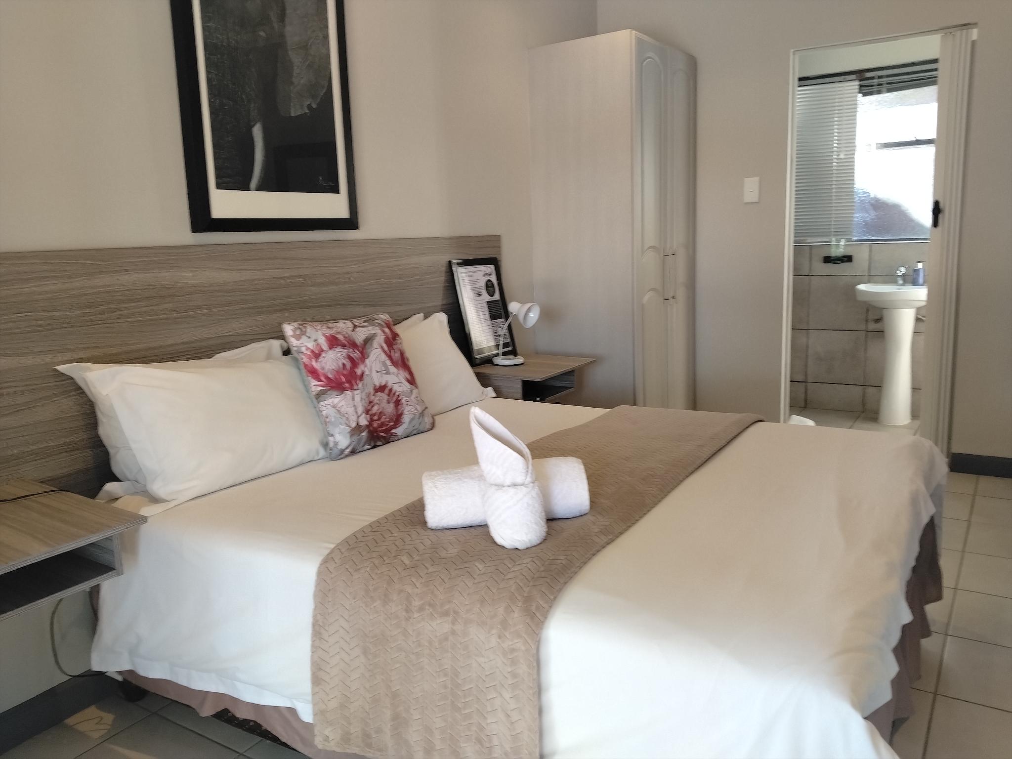 Executive, Queen Bed