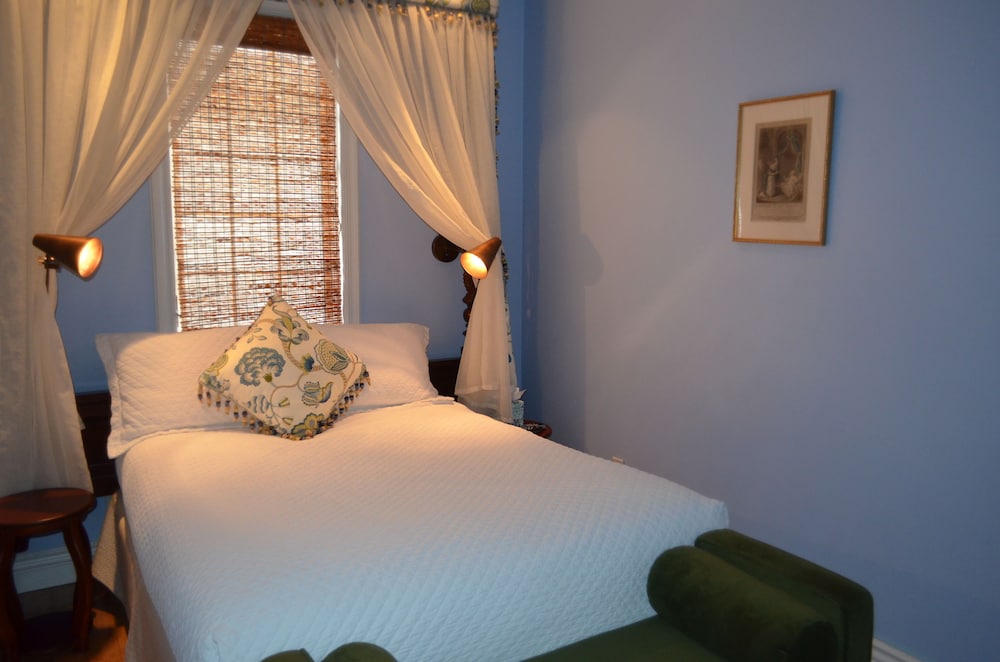 Petite, Double Bed