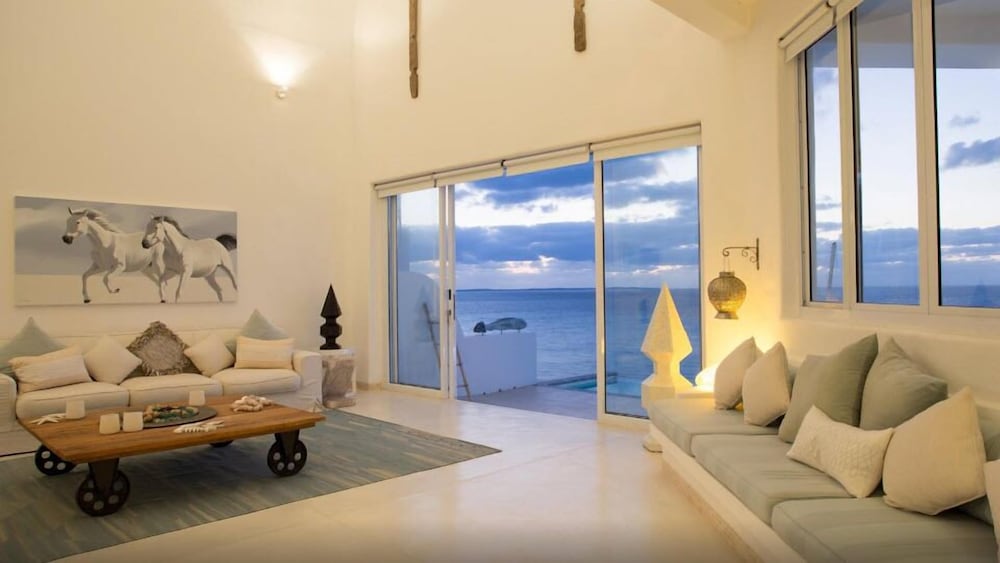 Santorini Mozambique 27/50
