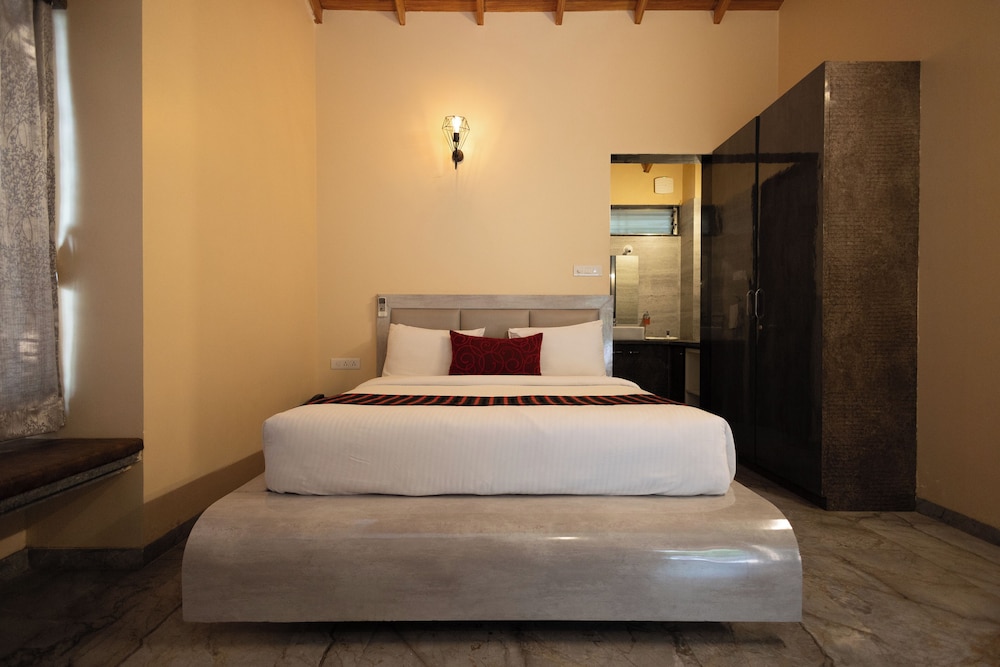 Freesia Resort by Express Inn 20/45