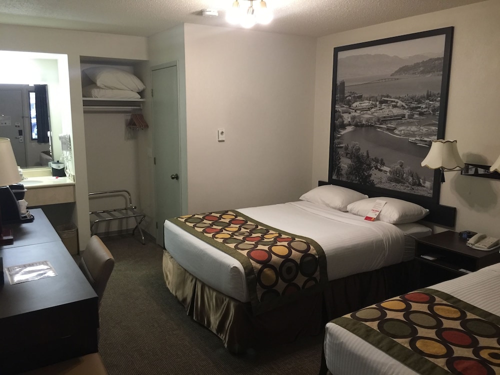 Super 8 by Wyndham Kelowna BC 21/38