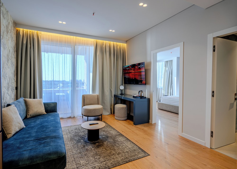 Majestic Hotel 23/50