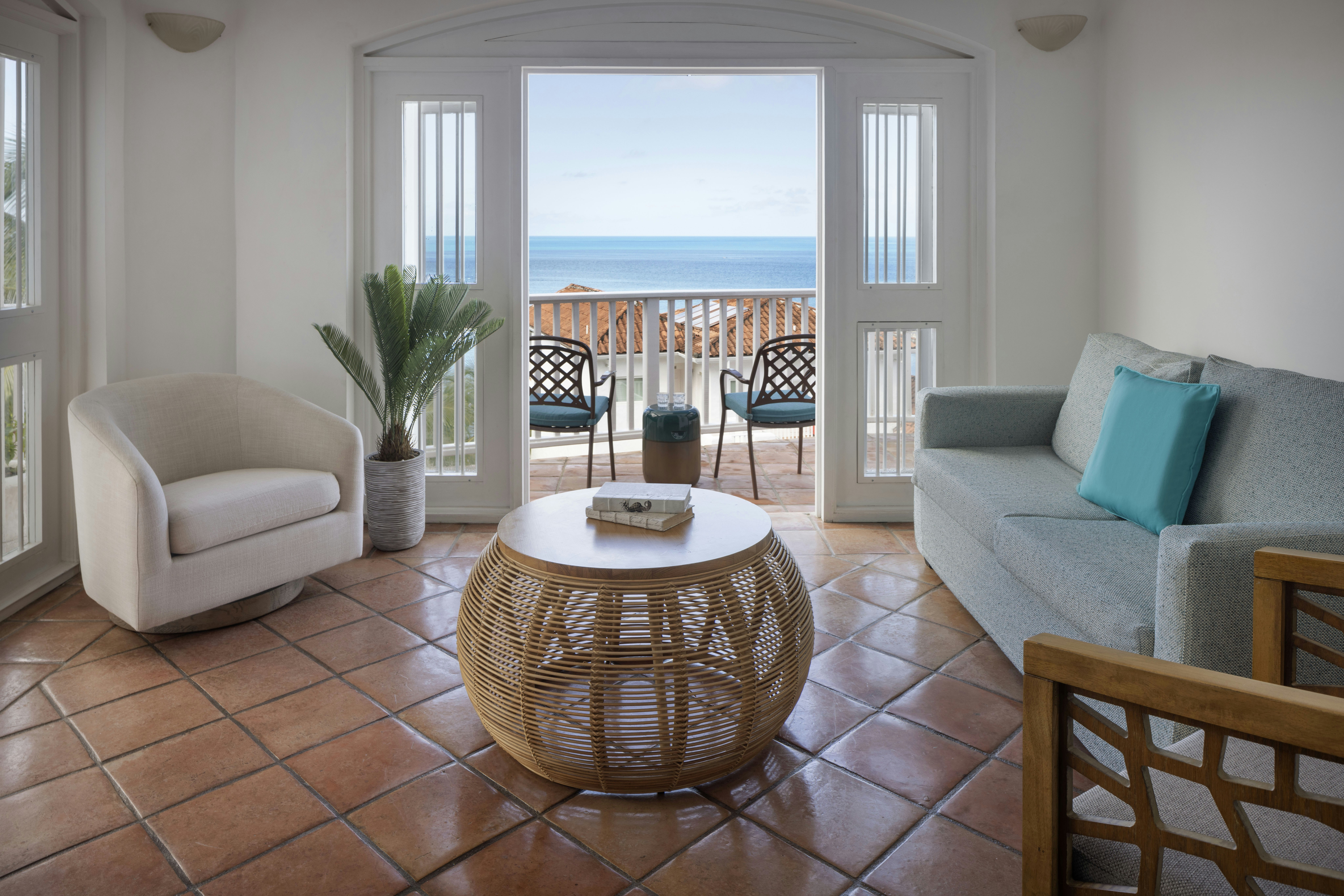 4 Bedrooms, Hilltop, Pool, Villa