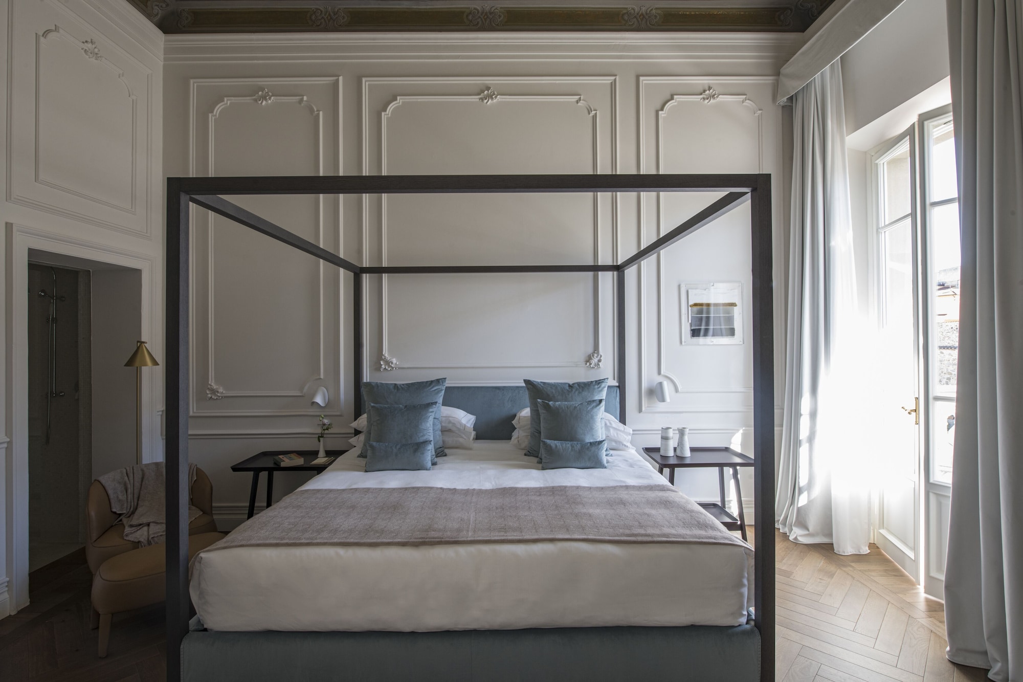 Deluxe, Suite, 1 King and 1 Single Beds, Executive Level, Sauna