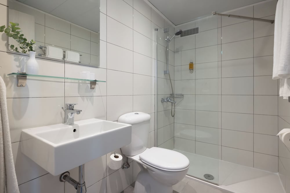 Room, 1 Double and 1 Single Bed, Inland View, Harmony Bay 7/10