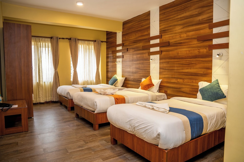 DELUXE, TRIPLE, 3 BEDS
