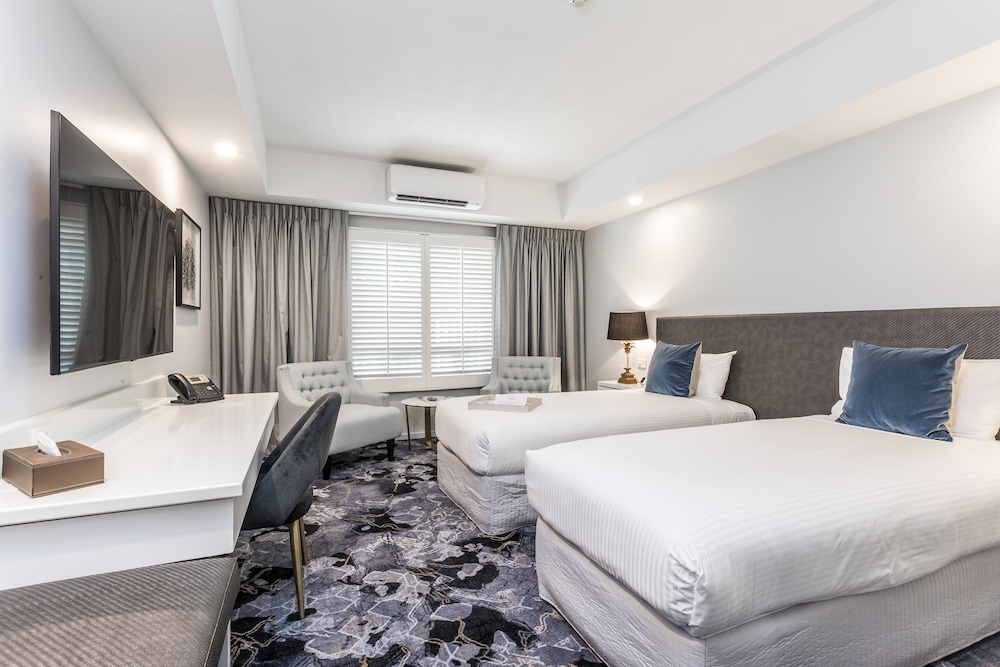 ROOM, TWIN BEDS