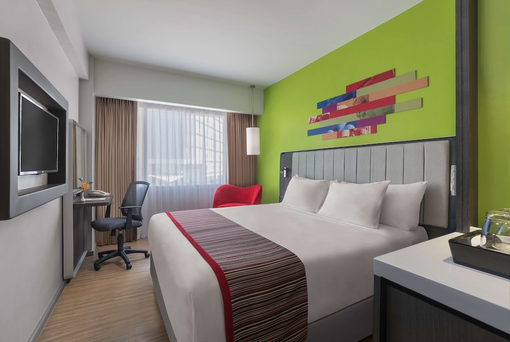 Park Inn By Radisson Clark 18/50