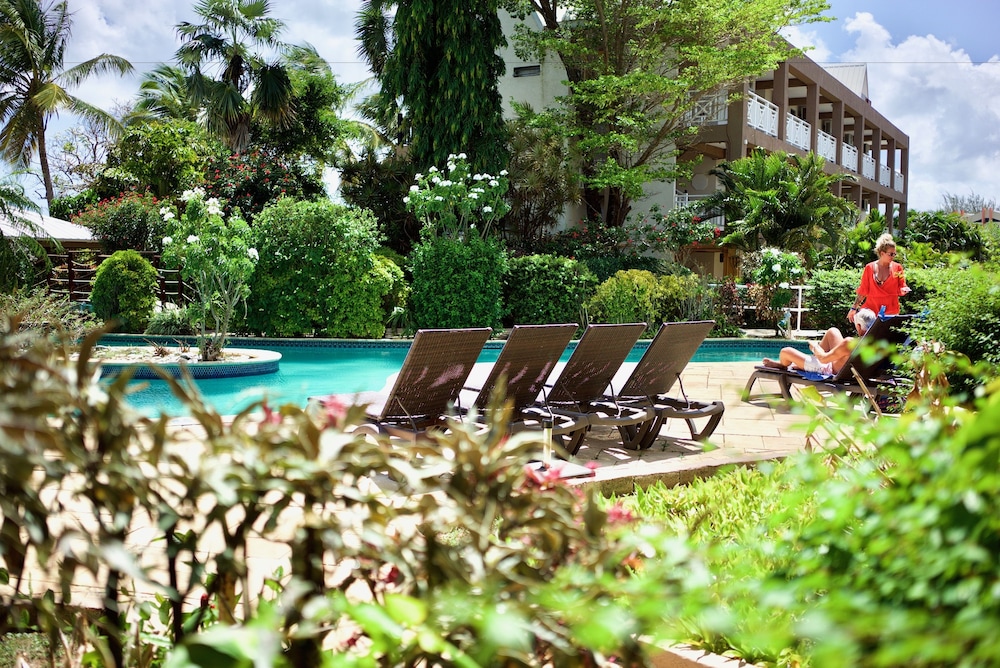 Tropikist Beach Hotel & Resort 63/65